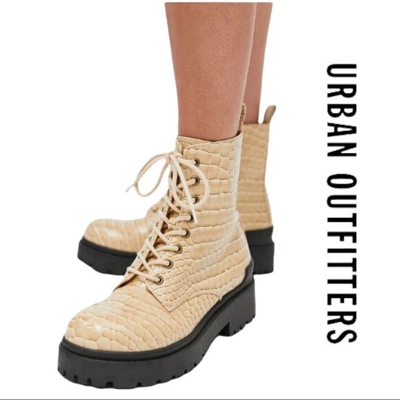 NEW Urban Outfitters UO Women's Brody Croc Embossed Boots 9 - Picture 1 of 5